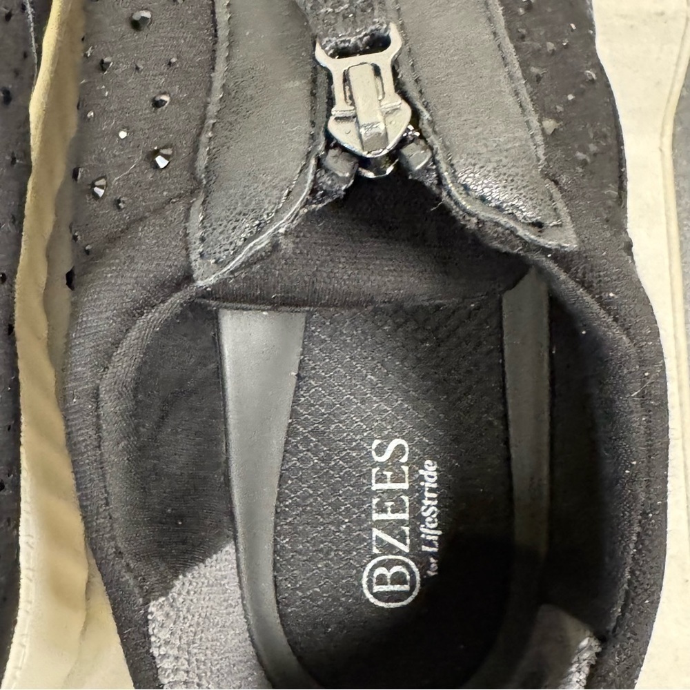 Bzees women’s Black sneakers with zipper top, size 10W, NWOT - Picture 5 of 10